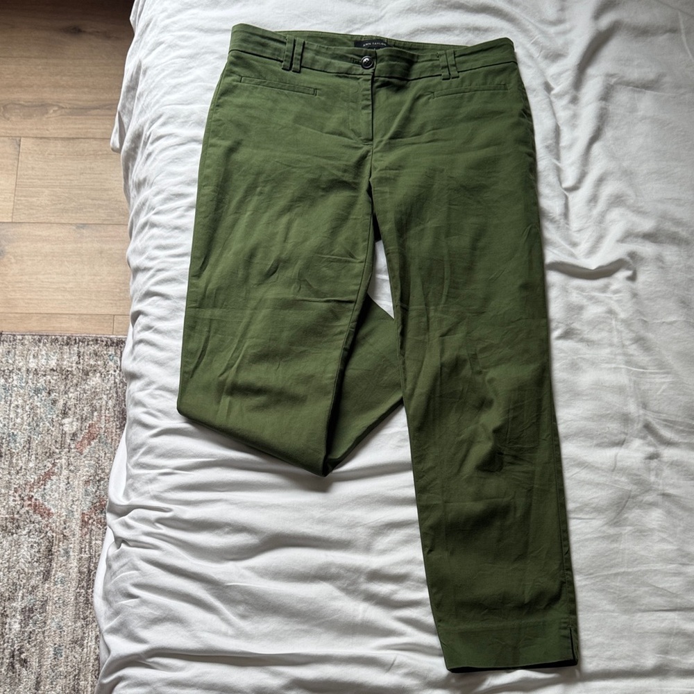 Ann Taylor Green Cropped Pants